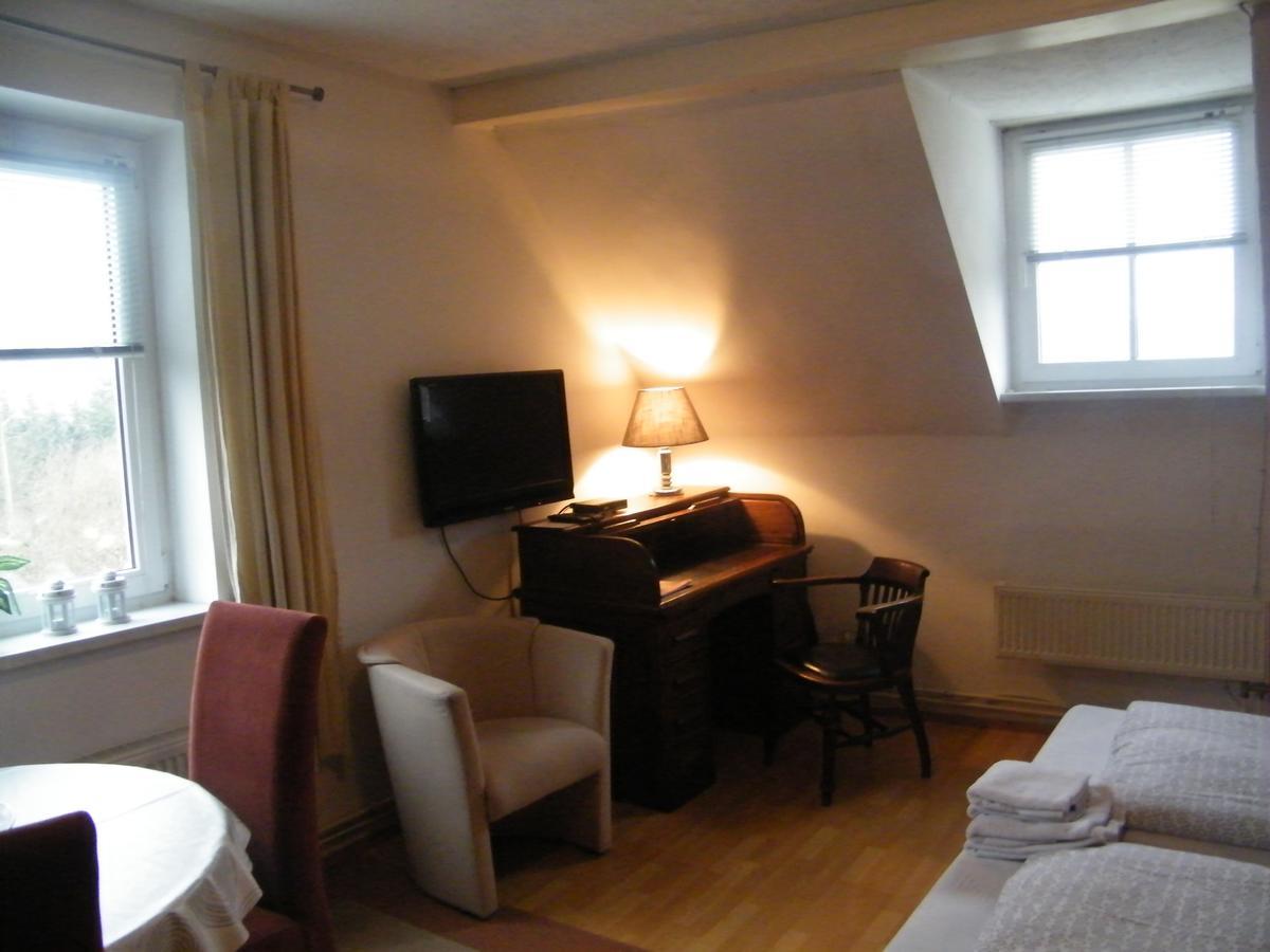 Gutshaus Daemelow Tussen Schwerin En Wismar Εξωτερικό φωτογραφία